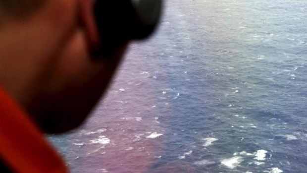 Shifting zones: searching the Indian Ocean from a Japan Coast Guard Gulfstream V aircraft.
