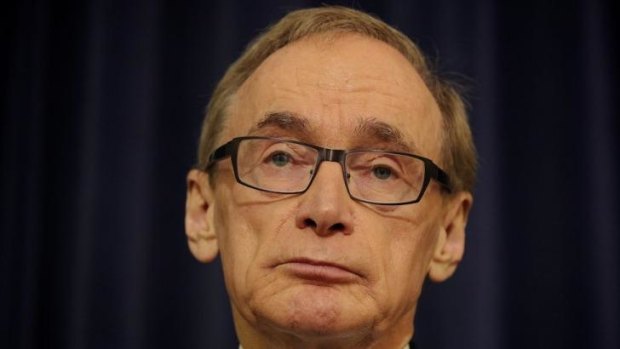 Bob Carr has defended his publishing of diaries from his stint as foreign minister in the Gillard/Rudd governments. 