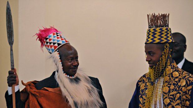 Ugandan President Yoweri Museveni (left) with King Oyo Nyimba Kabamba Iguru Rukidi IV during the coronoation ceremony.