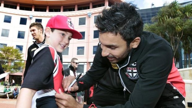 St Kilda's Trent Dennis-Lane with a young fan.
