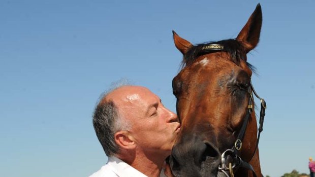 Quiet appreciation &#8230; trainer Robert Heathcote gives a kiss to Oakleigh Plate victor Woorim yesterday.