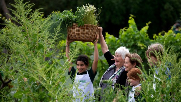 Stephanie Alexander and Alice Waters demonstrating the Stephanie Alexander Kitchen Garden Program in action in 2014.