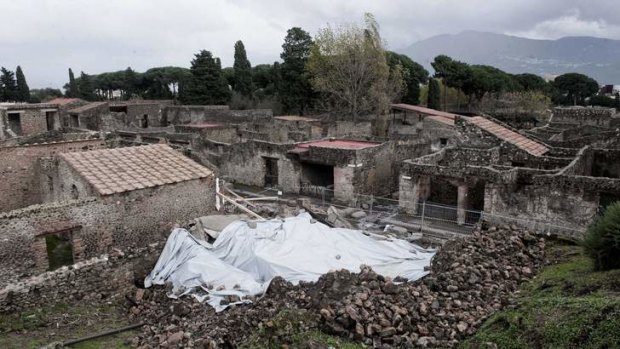 In 2010 a house, once used by gladiators to train before combat, collapsed in Pompeii.