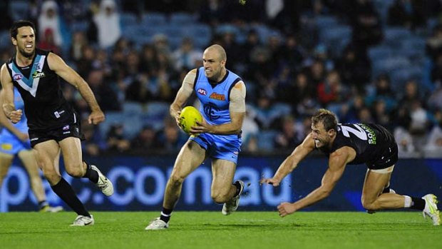 Too quick: Carlton's Chris Judd skirts around his Port opponents.