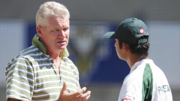 Dean Jones helps Pakistan prepare for the Boxing Day Test last year.