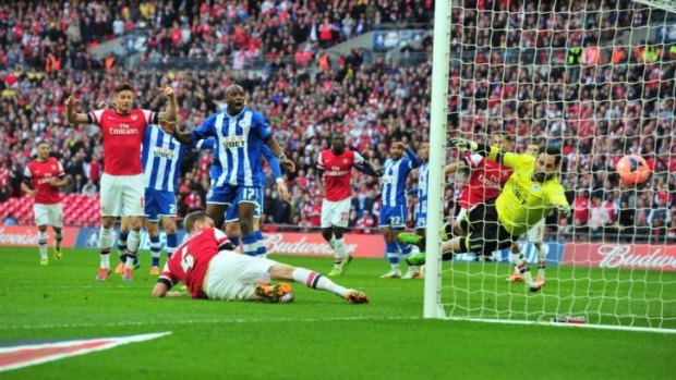 Arsenal's defender Per Mertesacker scores an equalising goal. 