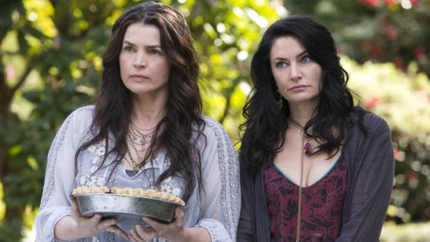 The Witches of East End: Joanna  (Julia Ormond) and Wendy Beauchamp (Madchen Amick).