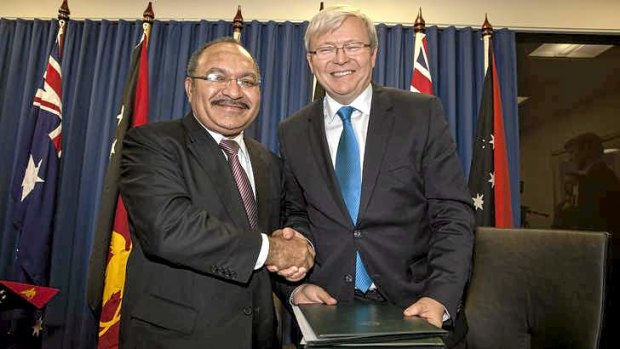 Papua New Guinea's Prime Minister Peter O'Neill and Australian Prime Minister Kevin Rudd.
