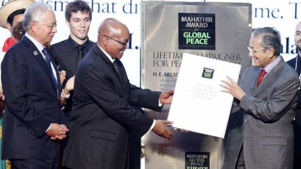 Jacob Zuma receives Nelson Mandela's Lifetime Campaigner for Global Peace Award from former Malaysian prime minister Mahathir Mohamad.