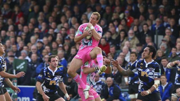 Pretty in pink ... Mark Gasnier takes the high road during a Stade Francias game against Bath. France's good surf may keep the rugby league convert in Europe.