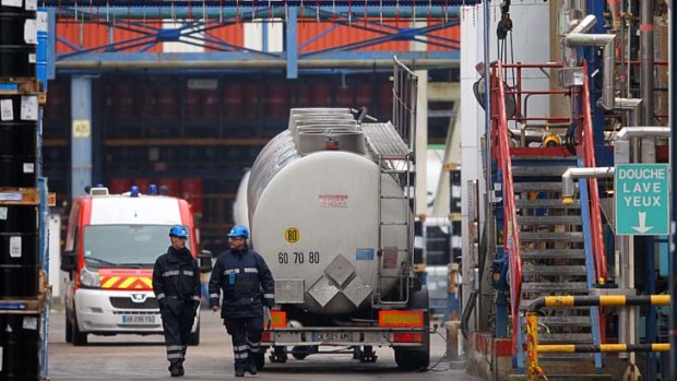 Gas "not toxic" ... workers inspecting the premises of the Lubrizol company in Rouen, western France.