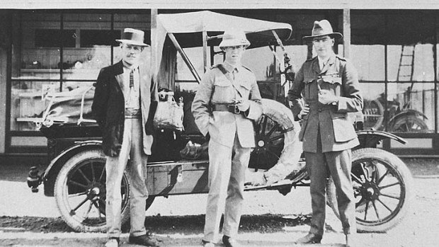 Paul McGinness and Hudson Fysh during their 1919 surveying expedition (McGinness centre, Fysh right).