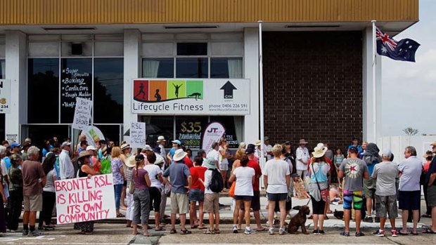 No mall &#8230; Bronte residents protest against a proposed high-rise shopping centre development at the site of Bronte RSL.