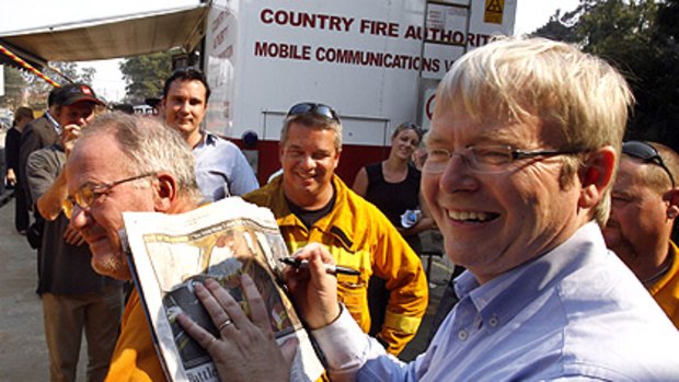 PM Kevin Rudd visits firefighters at Kinglake.