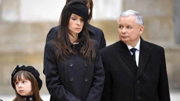 Polish President Lech Kaczynski's daughter Marta, grand-daughter Ewa and twin brother Jaroslaw Kaczynski recieve condolences at the Wawel castle.