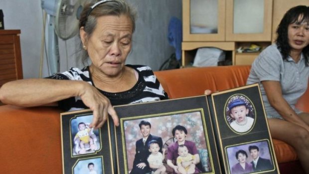 Suwarni, the mother of Sugianto Lo, who was on board Flight MH370. Malaysia Airlines has offered $US5000 ($A5466) to the next of kin of lost passengers.