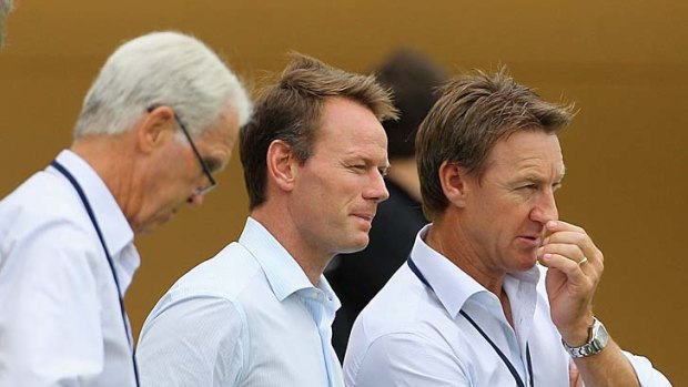 Andy Bichel (right) with John Inverarity (left) and team performance general manager Pat Howard at Allan Border Field in November last year.