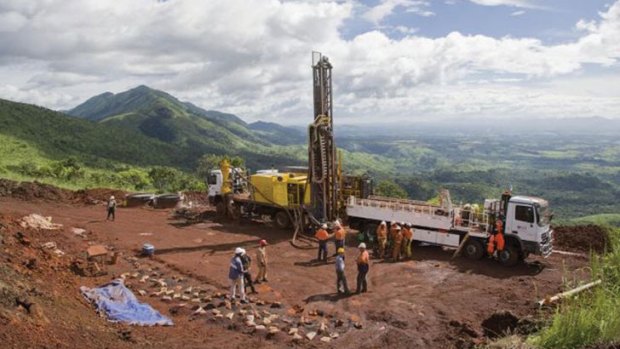Rio Tinto has accused rival Vale of effectively stealing information about the Simandou mine in Guinea.