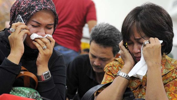 Indonesian relatives of passengers aboard the Russian Sukhoi Superjet 100 weep over news of the crash.