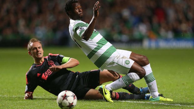Celtic's Nigerian defender Efe Ambrose (R) vies with Ajax's Dutch midfielder Siem de Jong.