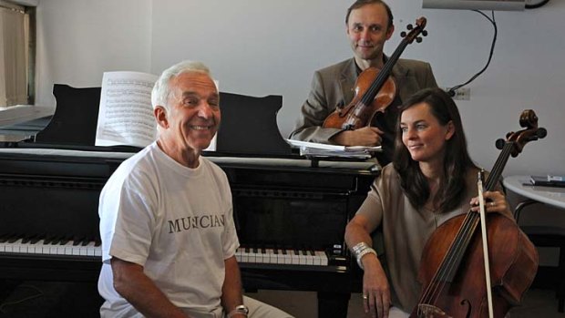 Pack a jumper ... Vladimir Ashkenazy with the Sydney Symphony principal cellist Catherine Hewgill and the co-concert master Dene Olding.