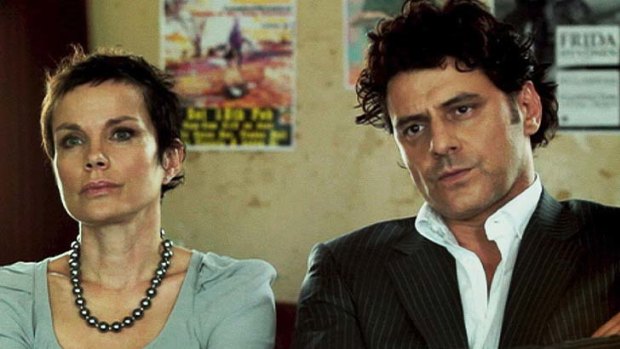 Coming clean ... Claire Baldoni (Sigrid Thornton) and husband Greg (Vince Colosimo) air their grievances in <i>Face to Face</i>.