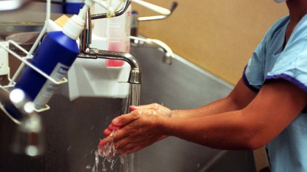 Many medical staff still fail to wash their hands.
