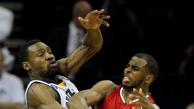 Tony Allen of the Memphis Grizzlies (left) fouls Chris Paul of the Los Angeles Clippers.