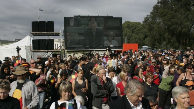 Crowds turn their backs on Brendon Nelson's response to Rudd's Apology, on the grounds at Federation Mall.