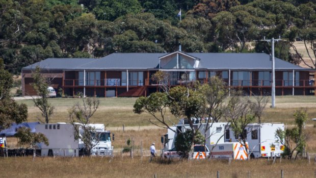 Police and SES search properties near Toolernvale in Melbourne?s north-west as the investigation into the disappearance of missing mother Karen Ristevski continues. 19th December 2016. Photo by Jason South