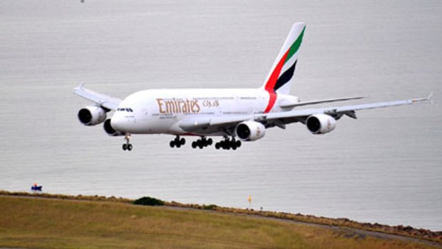 Emirates says it has total confidence in the A380 Airbus despite some problems.