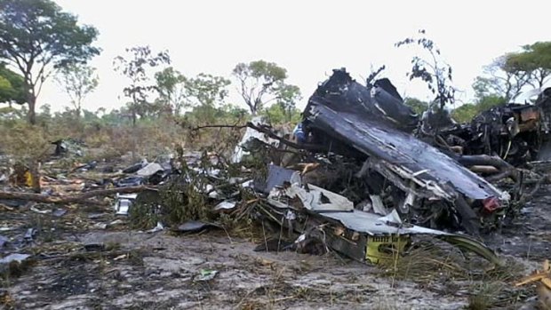 Thirty-three dead: the wreckage of the plane.
