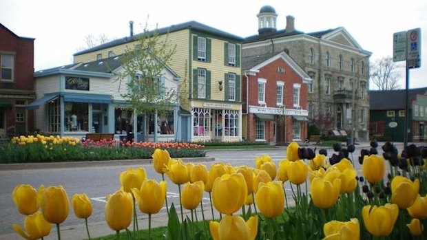 The nearby village Niagara-on-the-Lake.