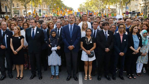 Spain's King Felipe, centre, Spain's Prime Minister Mariano Rajoy, third from left and Catalonia regional President Carles Puigdemont, fourth from right.