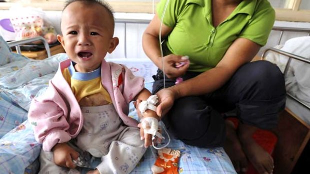 A child suffering from kidney staones receives treatment in Hefai, Anhui province, in the wake of the tainted-milk scandal.