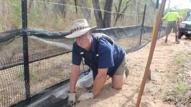 Gary Pike, a volunteer with the Stop The Toads Foundation, erecting a toad-proof fence at Point Spring Nature Reserve north of Kununurra.