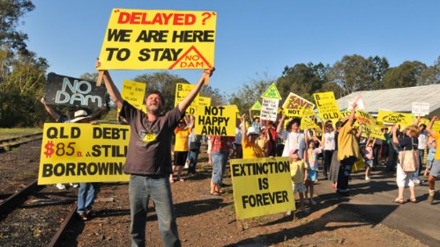 Glenbo Craig protests at Kandanga at the apparent approval the government gave to the Traveston dam.