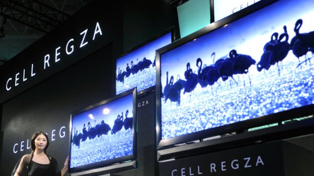 Toshiba unveils Cell Regza, which can simultaneously record up to 26 hours of high-definition TV programs for up to eight channels of broadcasting.