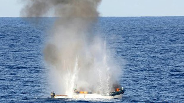 Australian navy ship captures Somali pirates