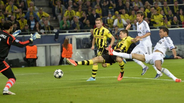 Robert Lewandowski of Borussia Dortmand has become the first player to score four goals in a Champions League semi-final.