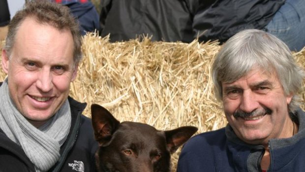 <i>Red Dog</i> star Koko gets cosy with producer Nelson Woss (left) and trainer Luke Hura.