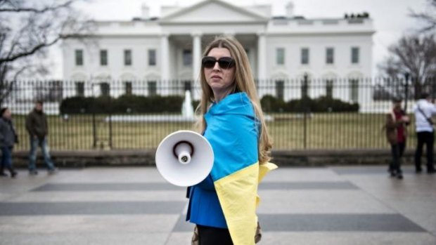 A pro-Ukrainian demonstrator outside the White House.