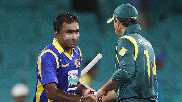 Captain of Sri Lanka Mahela Jayawardene shakes hands with his counterpart Ricky Ponting.