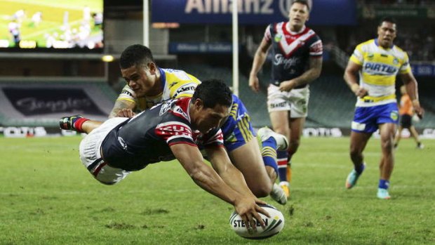 Try: Roger Tuivasa-Sheck scores against the Eels.