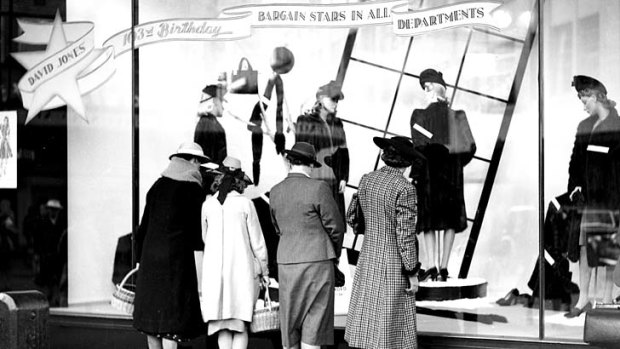 What was hot when window shopping: David Jones' Sydney store in 1942.