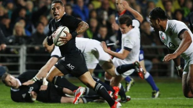 Aaron Smith breaks free. The New Zealand backs were swift, organised and ruthless.