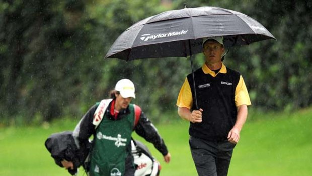 Australian John Senden cops the rough end of the conditions during round two of the Los Angeles Open.