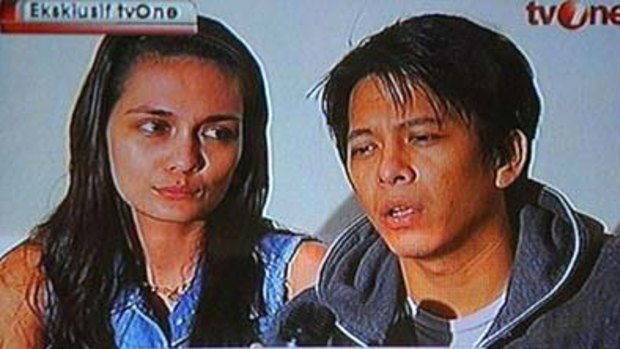 A television grab of Indonesian singer Nazril Ariel and his model girlfriend Luna Maya during an interview. Photo: AFP/Tv One