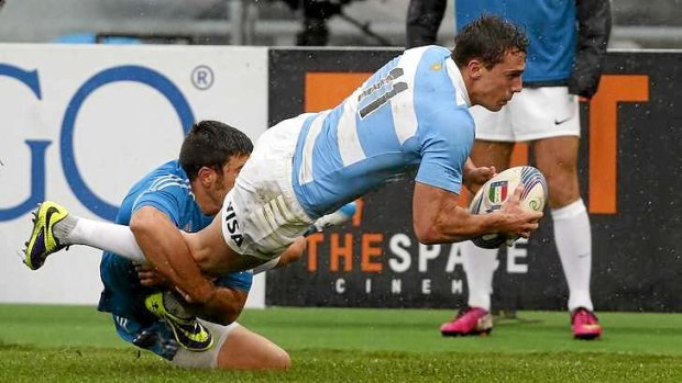 Juan Imhoff scores a try for Argentina.