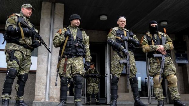Armed pro-Russian "activists" in Slovyansk.
